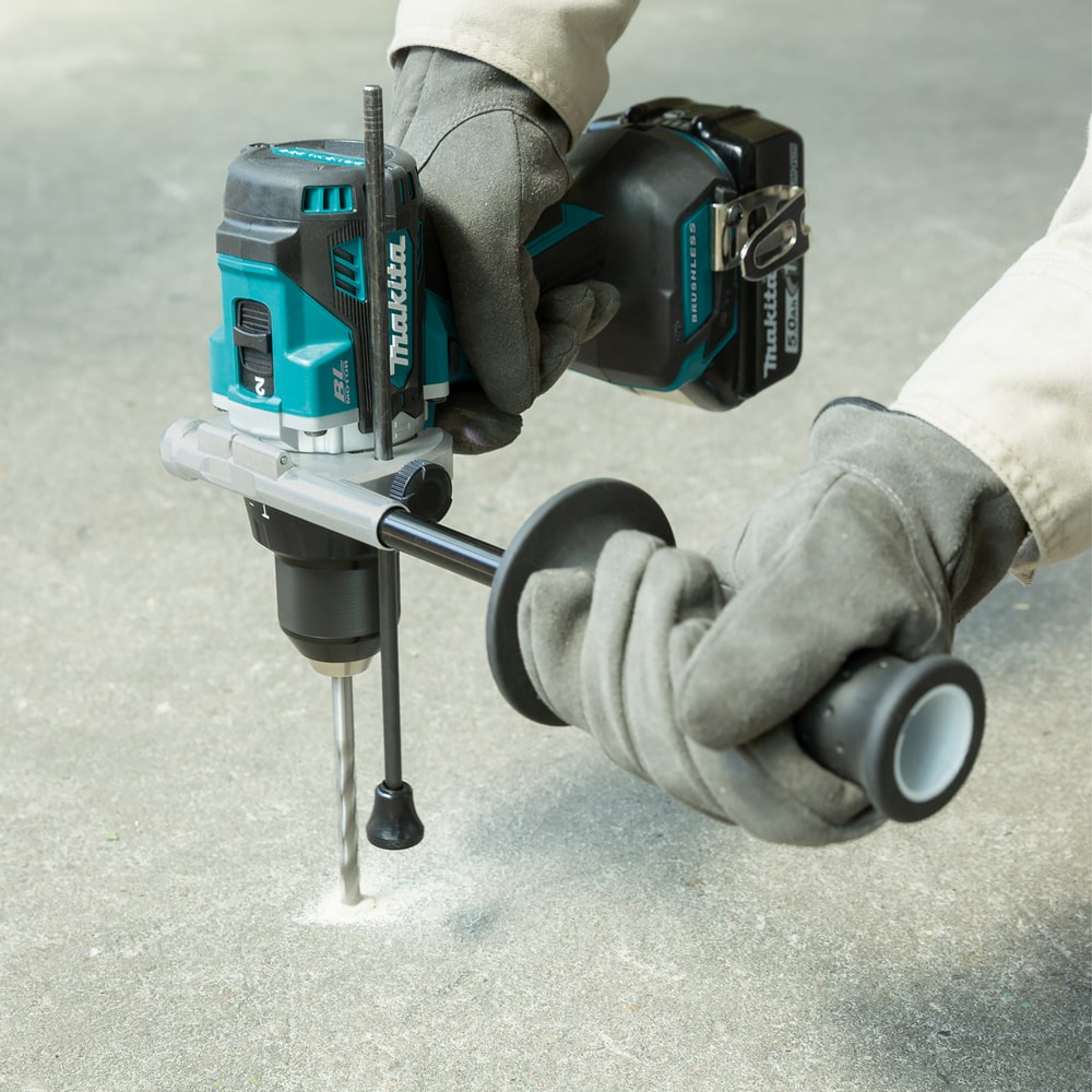 Perceuse visseuse percussion 18V 5 Ah MAKITA DHP486RTJ - vue perçage